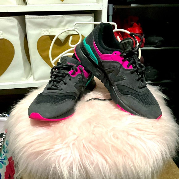New Balance sneakers - Picture 1 of 2